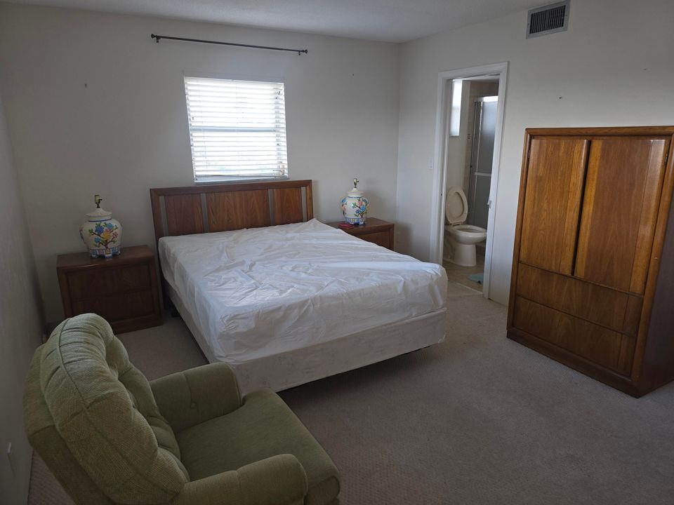 На продажу: $54,990 (2 спален, 1 ванн, 894 Квадратных фут)