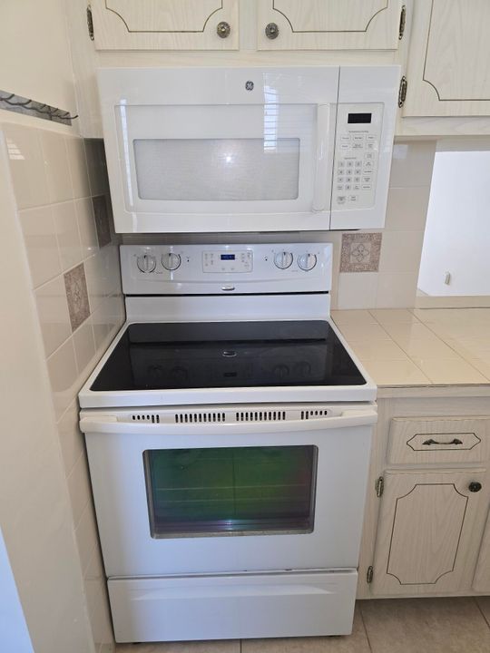 На продажу: $54,990 (2 спален, 1 ванн, 894 Квадратных фут)