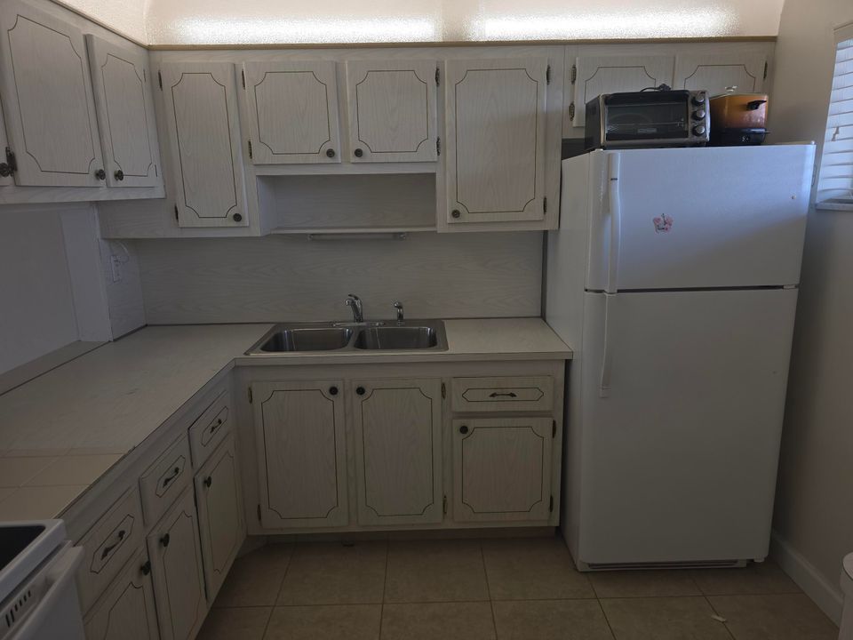 На продажу: $54,990 (2 спален, 1 ванн, 894 Квадратных фут)