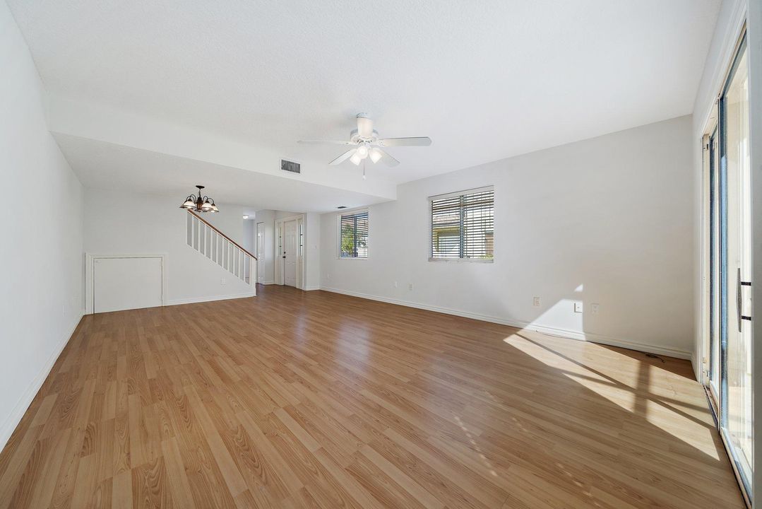 待售: $339,000 (2 贝兹, 2 浴室, 1254 平方英尺)