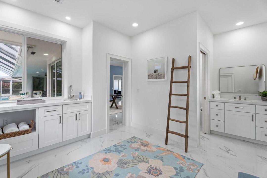 合同活跃: $2,050,000 (4 贝兹, 4 浴室, 3820 平方英尺)