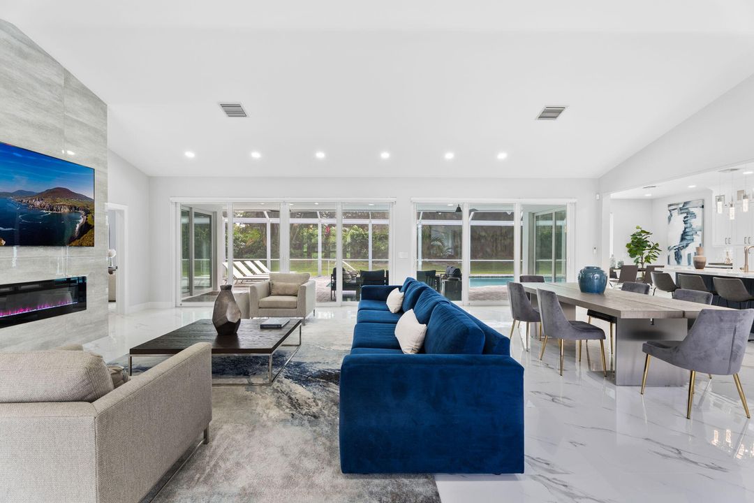 合同活跃: $2,050,000 (4 贝兹, 4 浴室, 3820 平方英尺)