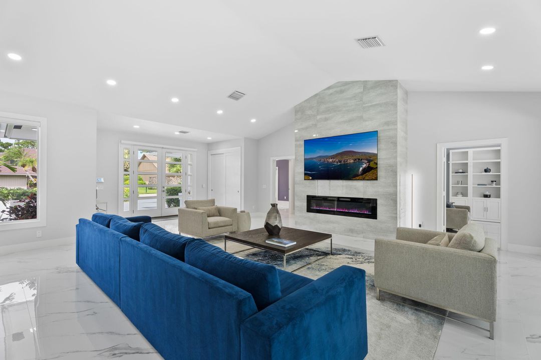 合同活跃: $2,050,000 (4 贝兹, 4 浴室, 3820 平方英尺)