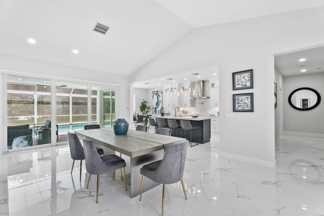 合同活跃: $2,050,000 (4 贝兹, 4 浴室, 3820 平方英尺)