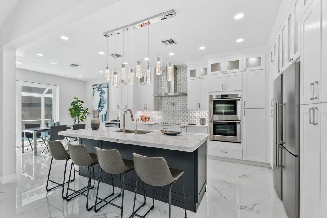 合同活跃: $2,050,000 (4 贝兹, 4 浴室, 3820 平方英尺)