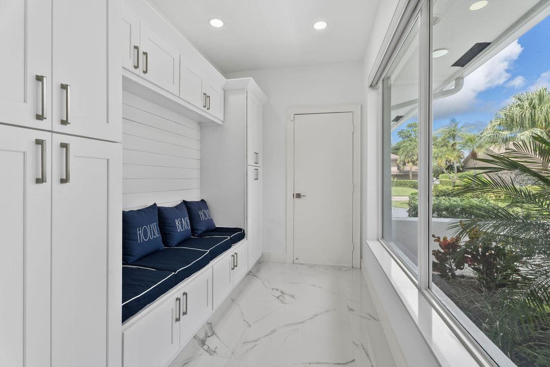 合同活跃: $2,050,000 (4 贝兹, 4 浴室, 3820 平方英尺)