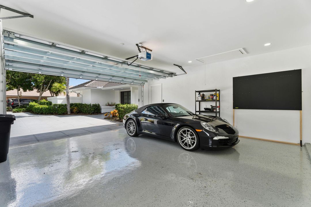 合同活跃: $2,050,000 (4 贝兹, 4 浴室, 3820 平方英尺)