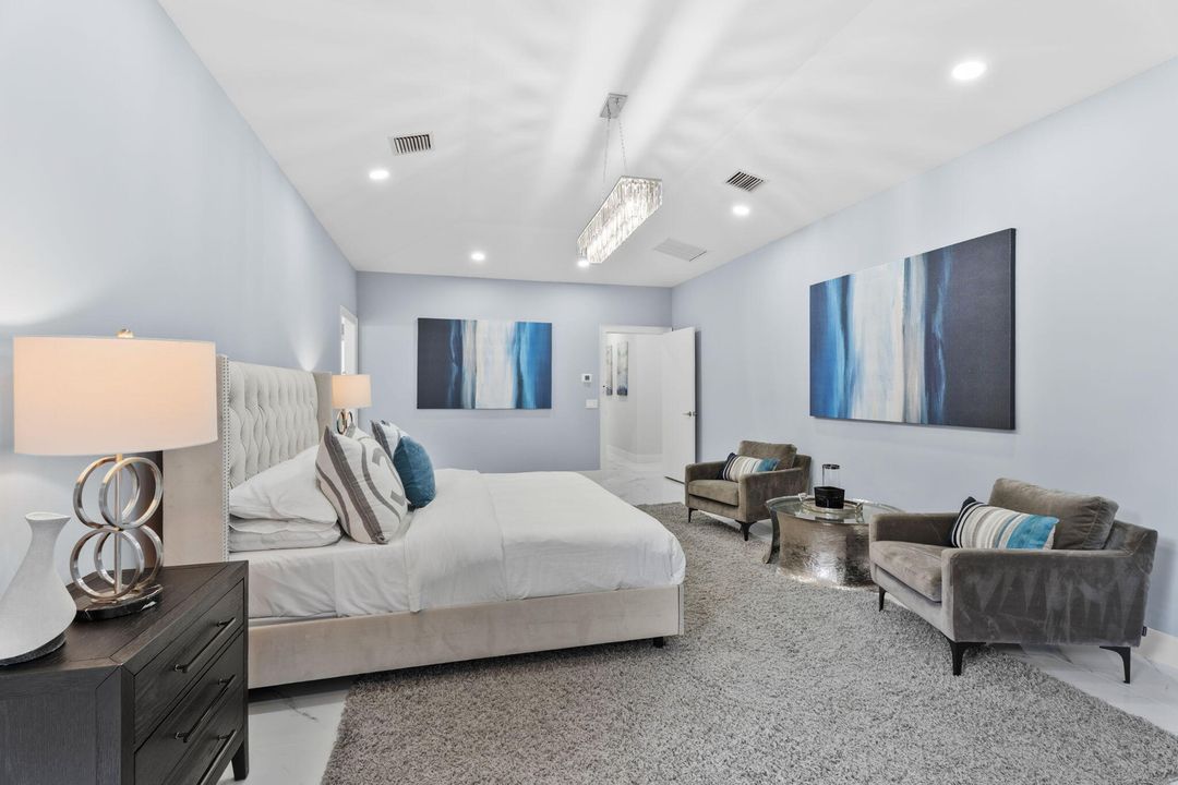 合同活跃: $2,050,000 (4 贝兹, 4 浴室, 3820 平方英尺)