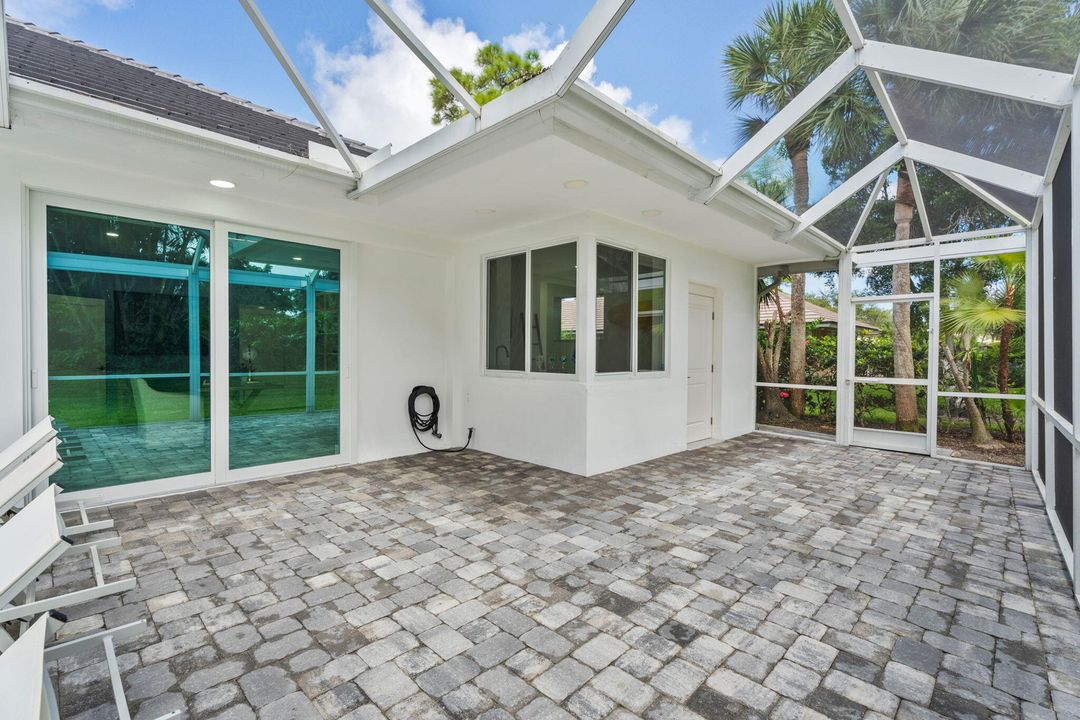 合同活跃: $2,050,000 (4 贝兹, 4 浴室, 3820 平方英尺)