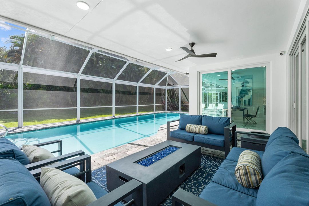 合同活跃: $2,050,000 (4 贝兹, 4 浴室, 3820 平方英尺)