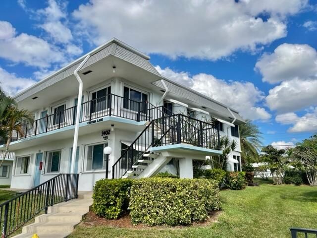 For Sale: $163,900 (2 beds, 1 baths, 819 Square Feet)