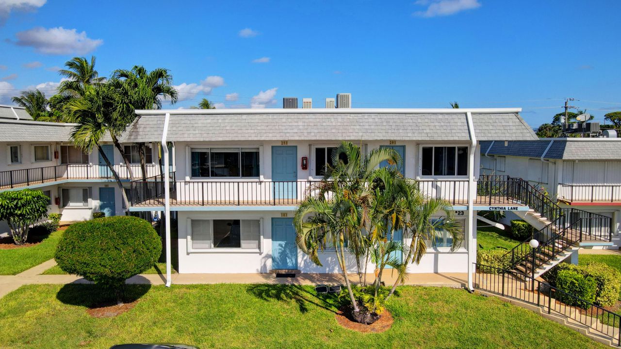 For Sale: $163,900 (2 beds, 1 baths, 819 Square Feet)