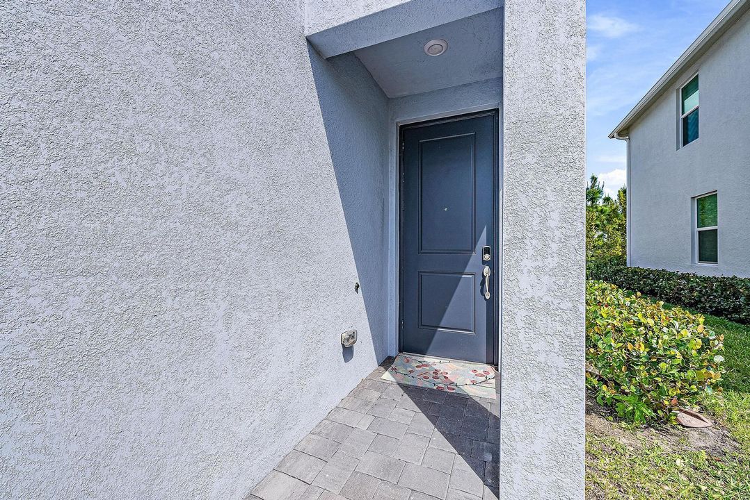 合同活跃: $439,000 (3 贝兹, 2 浴室, 1804 平方英尺)