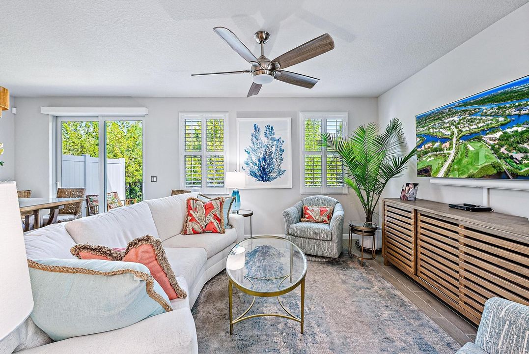 合同活跃: $439,000 (3 贝兹, 2 浴室, 1804 平方英尺)