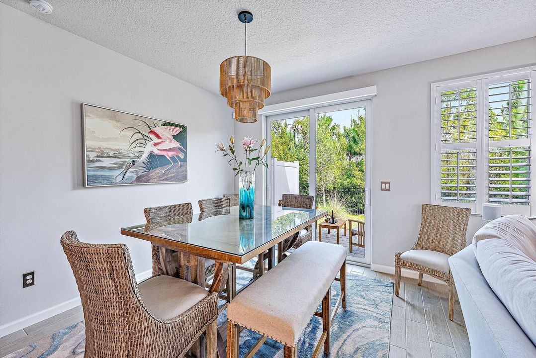 合同活跃: $439,000 (3 贝兹, 2 浴室, 1804 平方英尺)