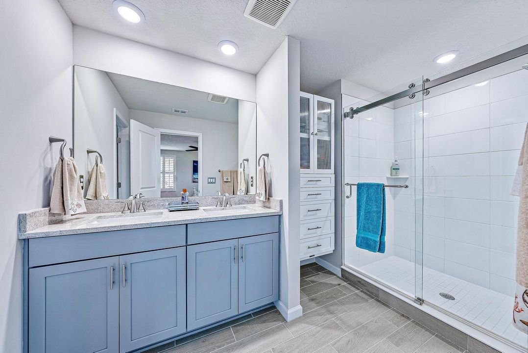 合同活跃: $439,000 (3 贝兹, 2 浴室, 1804 平方英尺)