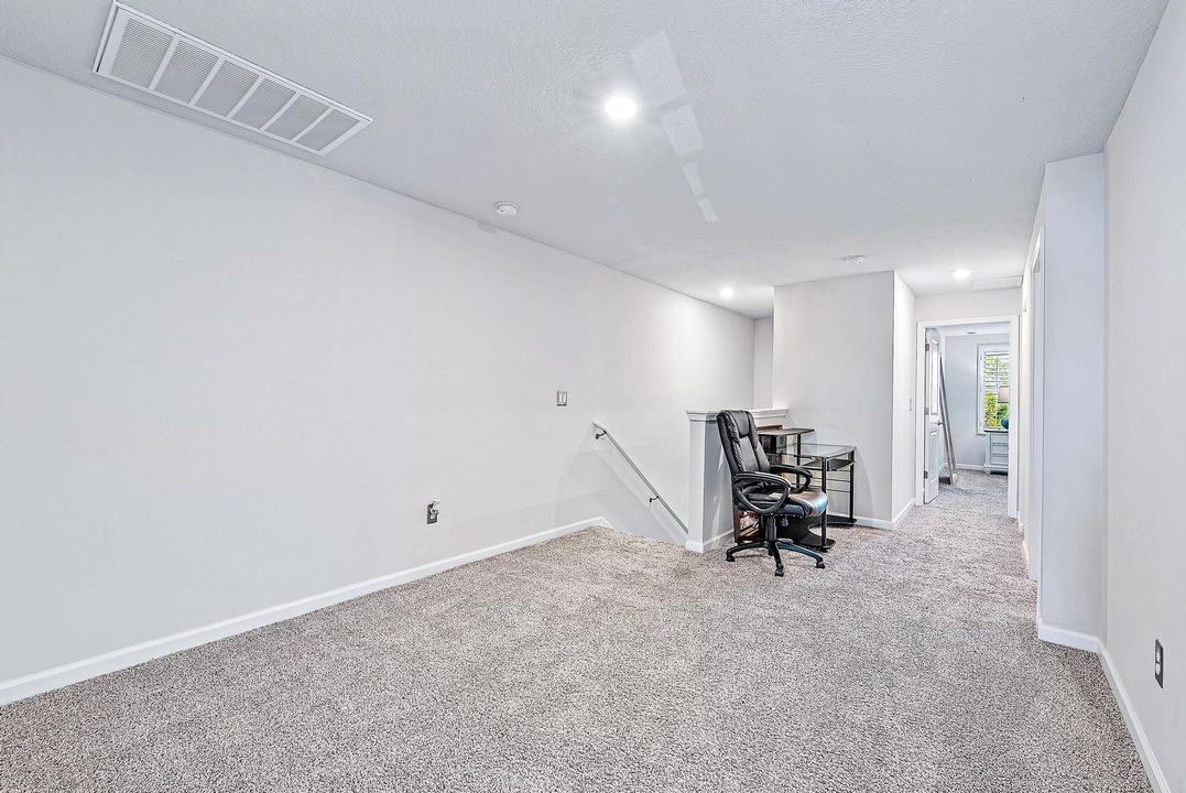 合同活跃: $439,000 (3 贝兹, 2 浴室, 1804 平方英尺)