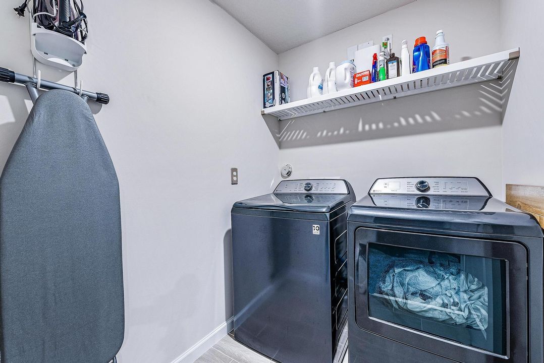 合同活跃: $439,000 (3 贝兹, 2 浴室, 1804 平方英尺)