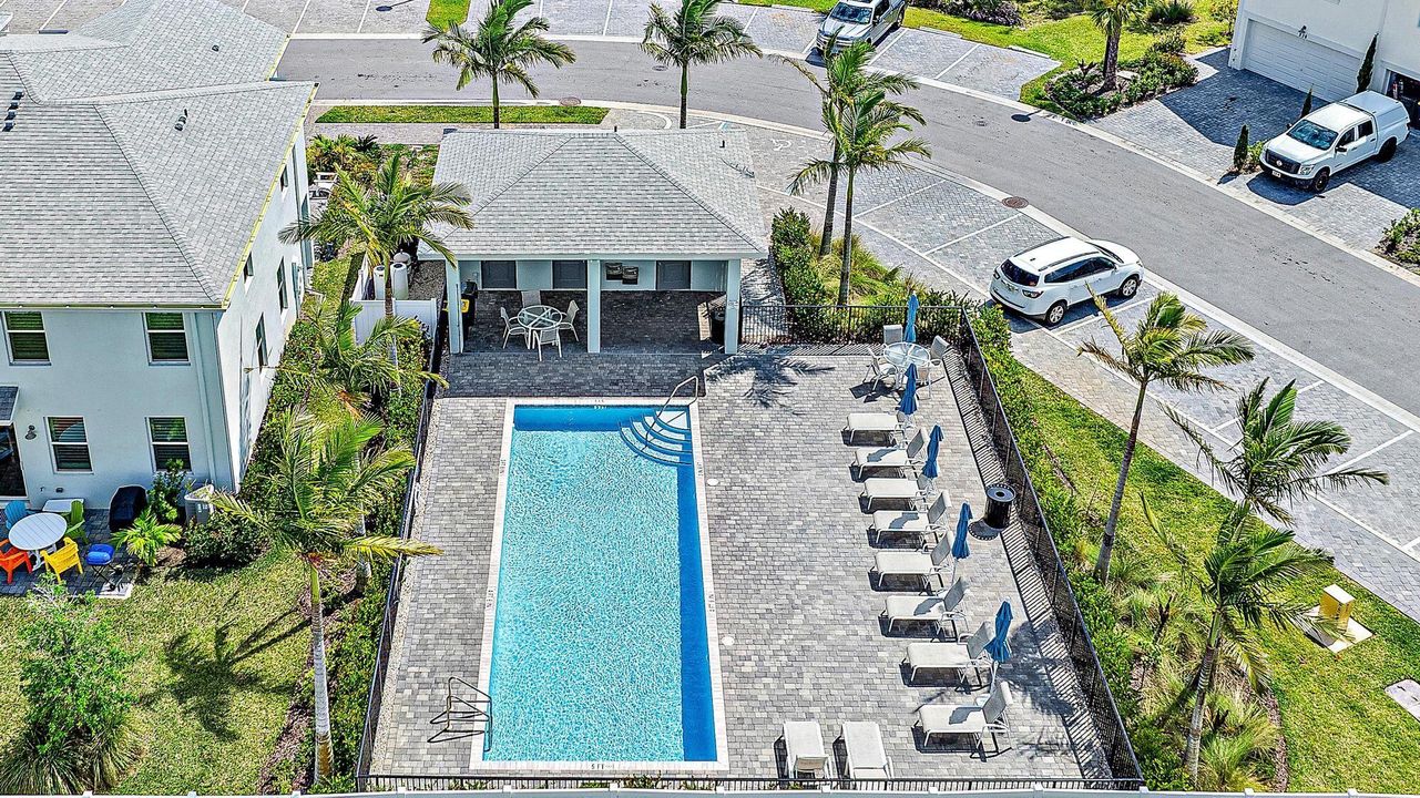 合同活跃: $439,000 (3 贝兹, 2 浴室, 1804 平方英尺)