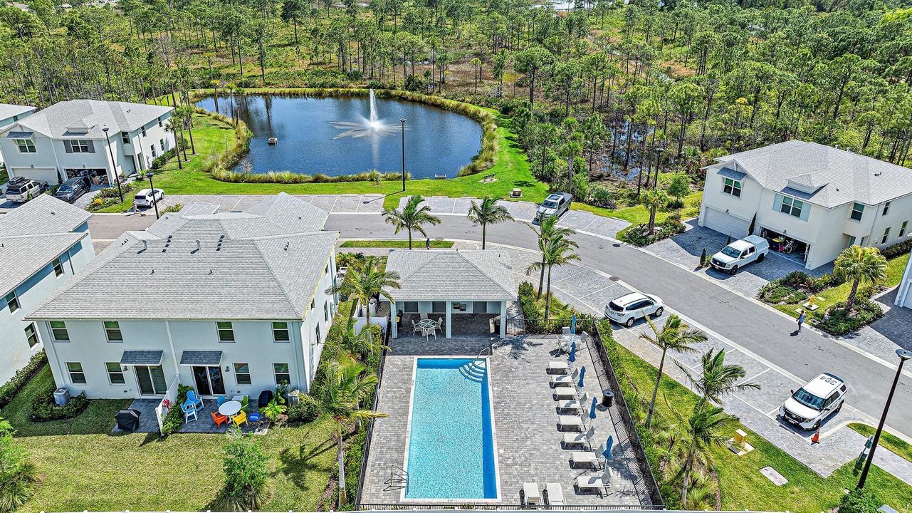 合同活跃: $439,000 (3 贝兹, 2 浴室, 1804 平方英尺)