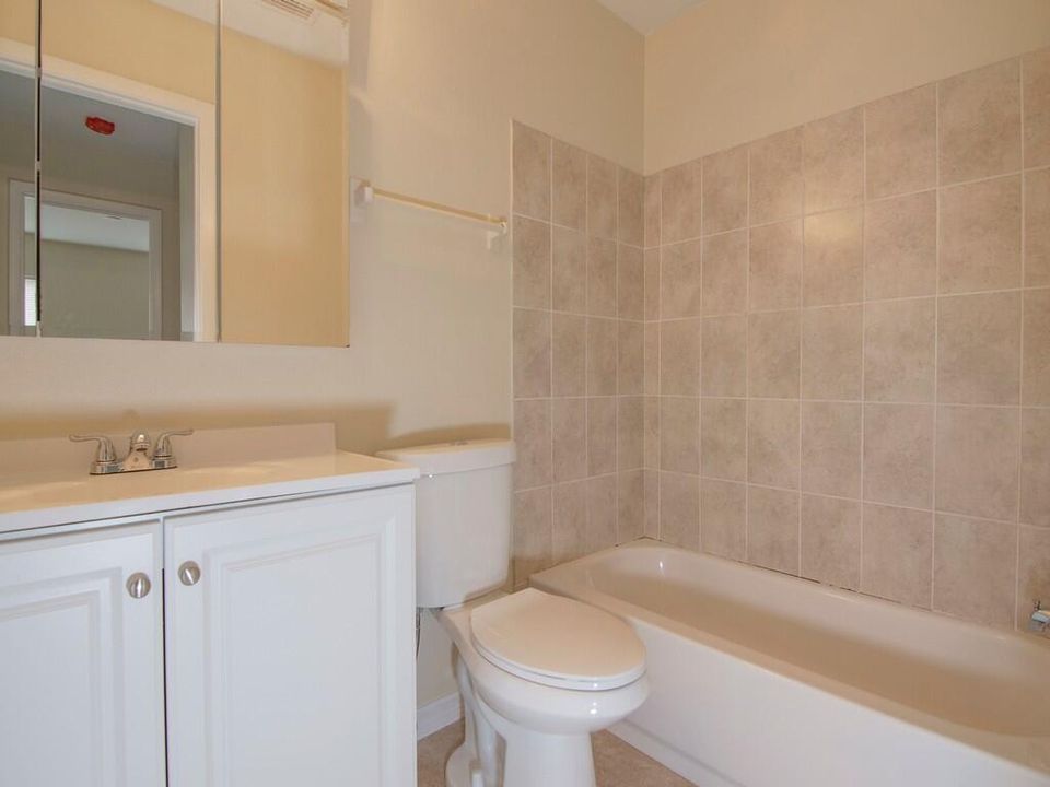 Activo con contrato: $319,900 (2 camas, 2 baños, 1176 Pies cuadrados)