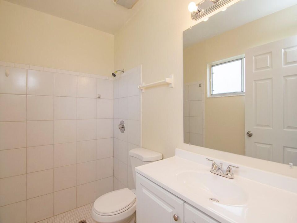 Activo con contrato: $319,900 (2 camas, 2 baños, 1176 Pies cuadrados)