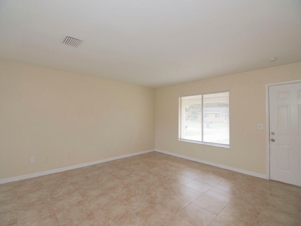 Activo con contrato: $319,900 (2 camas, 2 baños, 1176 Pies cuadrados)