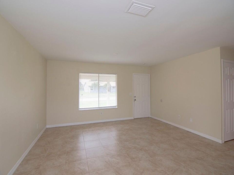 Activo con contrato: $319,900 (2 camas, 2 baños, 1176 Pies cuadrados)