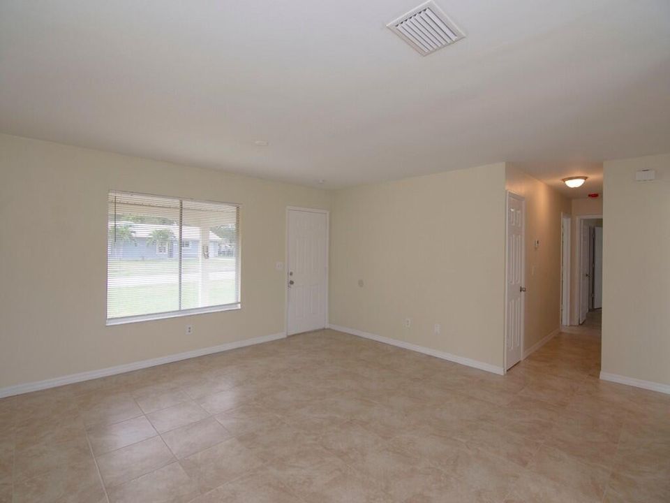 Activo con contrato: $319,900 (2 camas, 2 baños, 1176 Pies cuadrados)