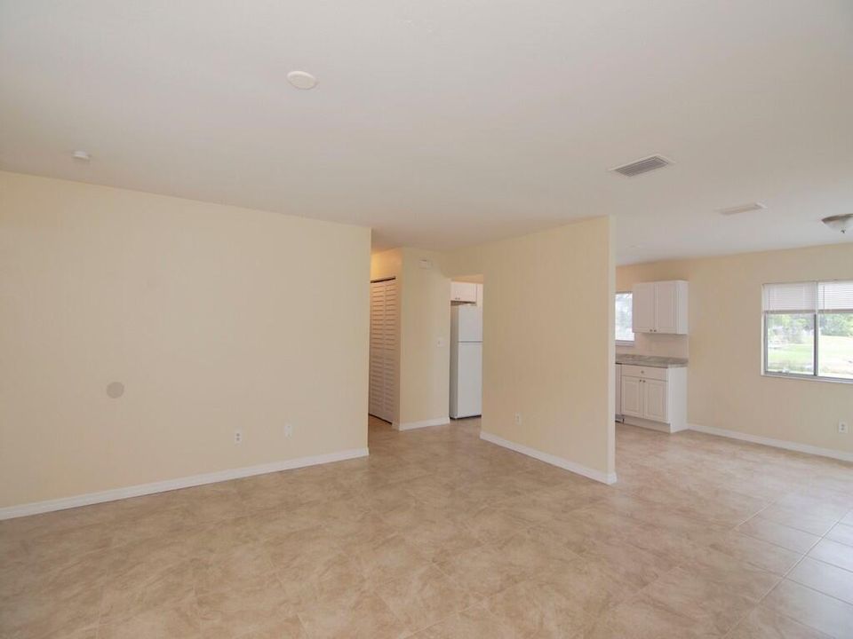 Activo con contrato: $319,900 (2 camas, 2 baños, 1176 Pies cuadrados)