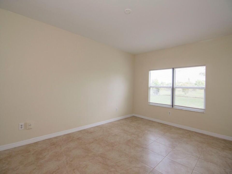 Activo con contrato: $319,900 (2 camas, 2 baños, 1176 Pies cuadrados)