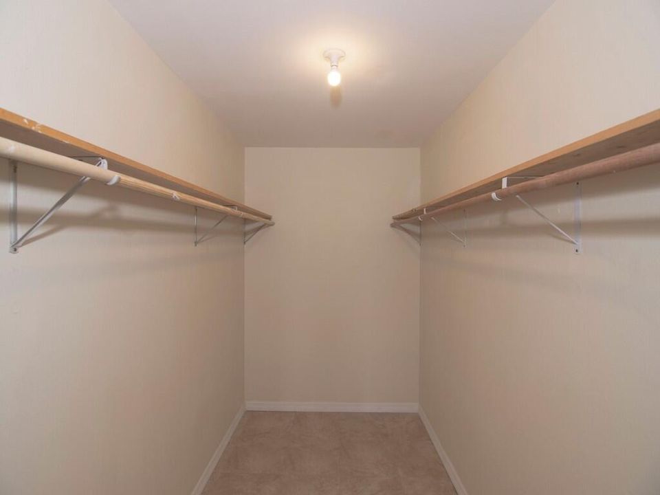 Activo con contrato: $319,900 (2 camas, 2 baños, 1176 Pies cuadrados)