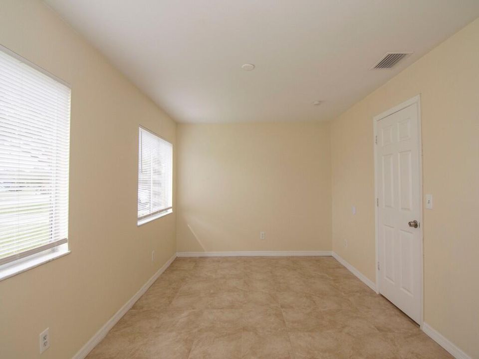 Activo con contrato: $319,900 (2 camas, 2 baños, 1176 Pies cuadrados)