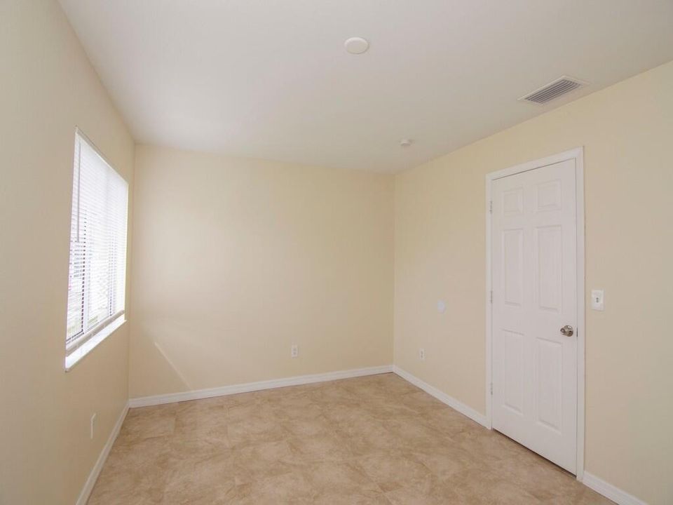 Activo con contrato: $319,900 (2 camas, 2 baños, 1176 Pies cuadrados)