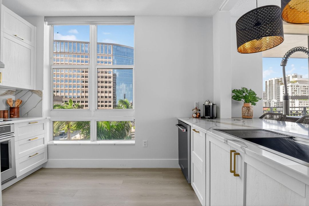 For Rent: $10,000 (3 beds, 2 baths, 1709 Square Feet)