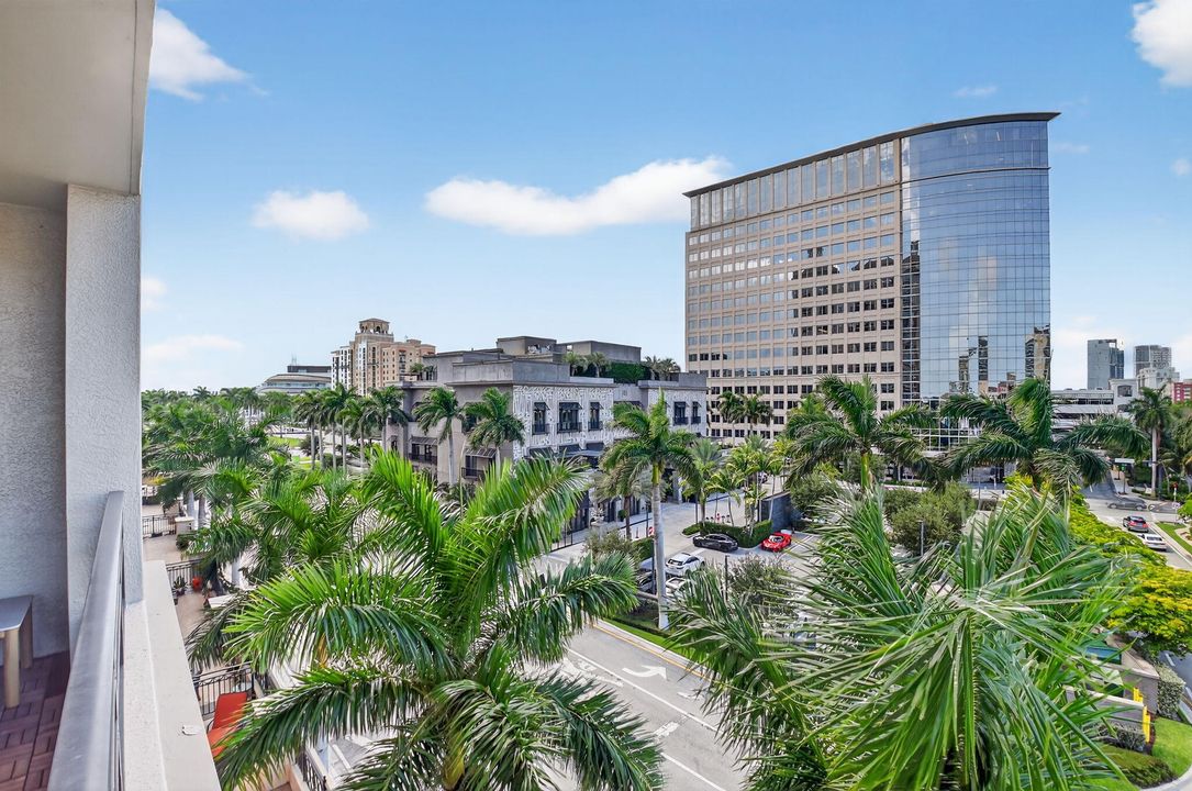 For Rent: $10,000 (3 beds, 2 baths, 1709 Square Feet)