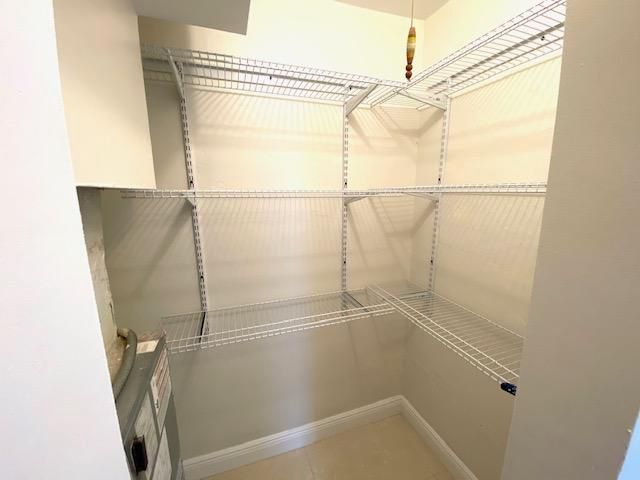 For Rent: $1,350 (1 beds, 1 baths, 612 Square Feet)