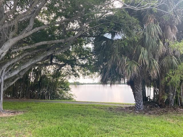 For Rent: $1,350 (1 beds, 1 baths, 612 Square Feet)