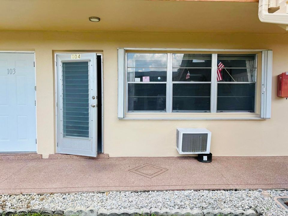 待售: $85,000 (1 贝兹, 1 浴室, 465 平方英尺)