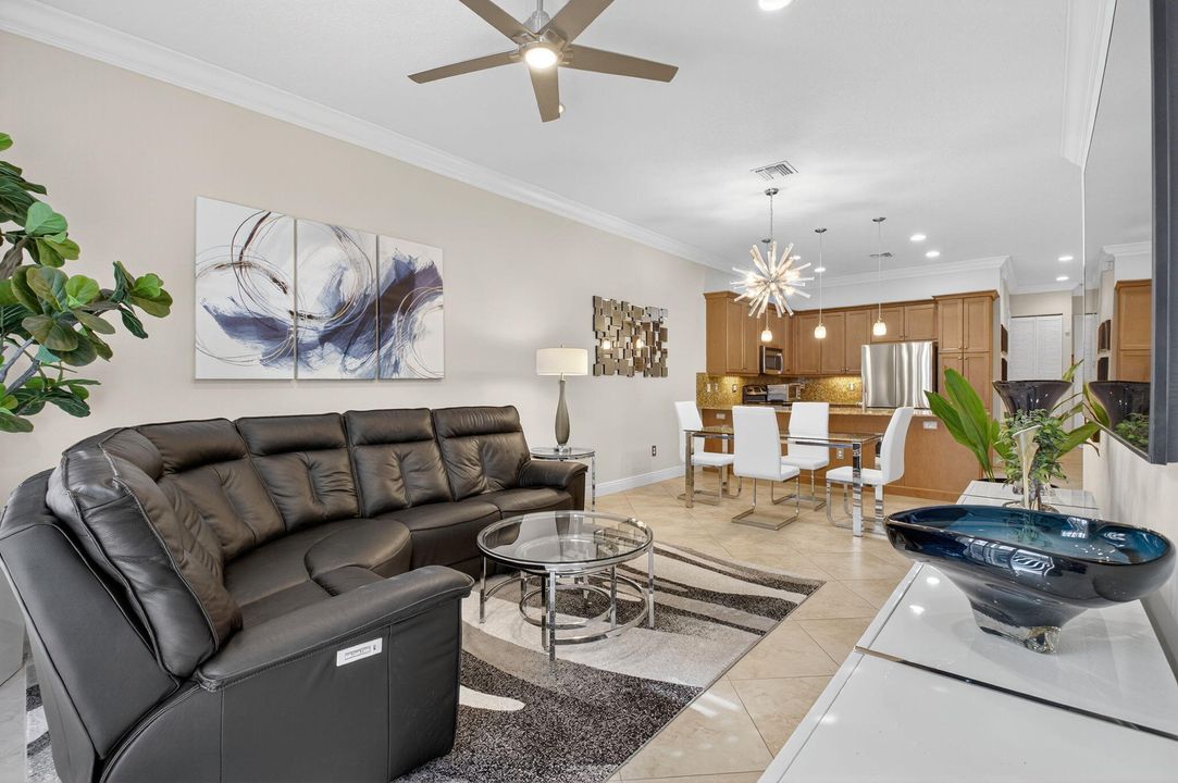 Под контрактом: $494,900 (2 спален, 2 ванн, 1406 Квадратных фут)