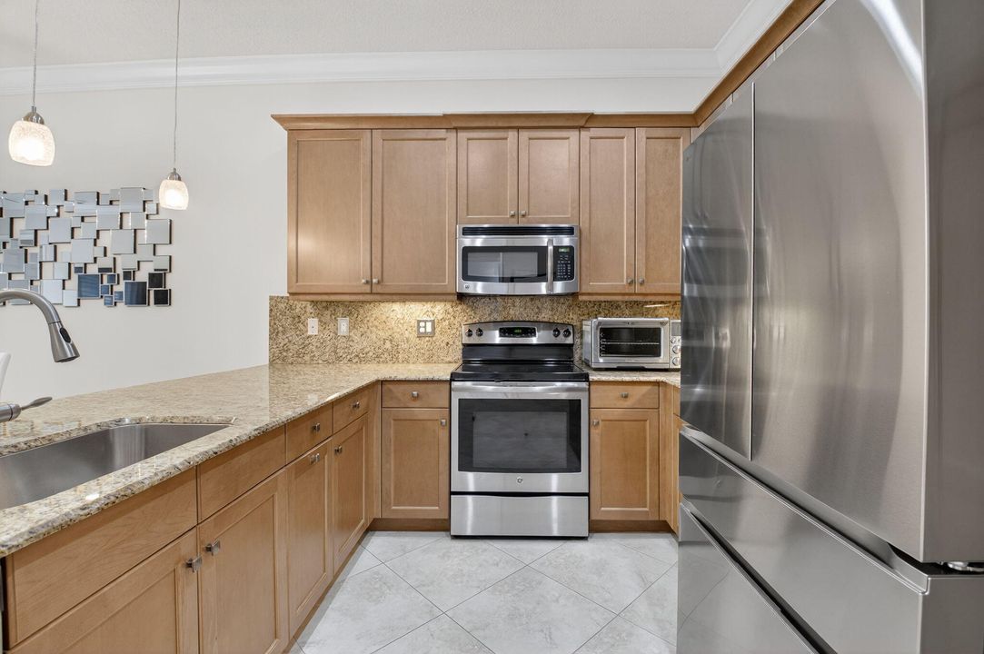 Под контрактом: $494,900 (2 спален, 2 ванн, 1406 Квадратных фут)