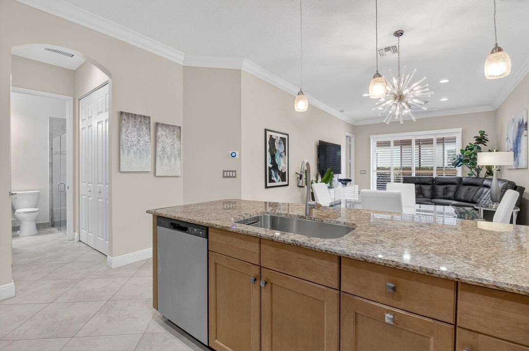 Под контрактом: $494,900 (2 спален, 2 ванн, 1406 Квадратных фут)