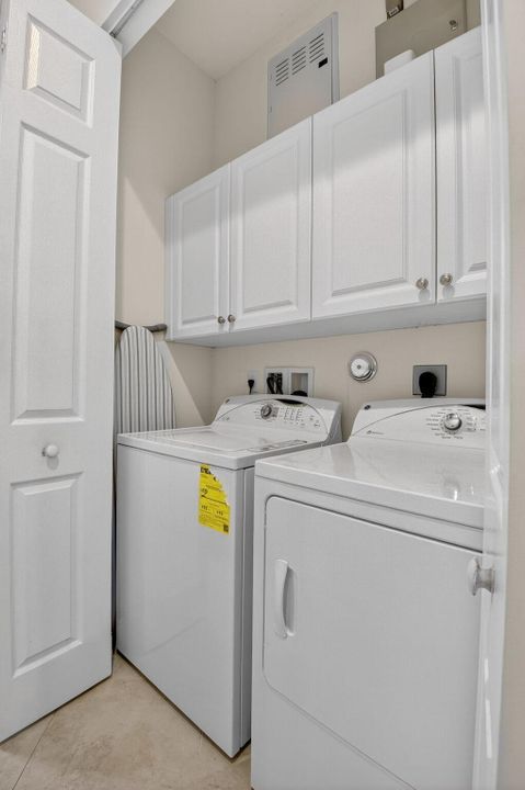 Под контрактом: $494,900 (2 спален, 2 ванн, 1406 Квадратных фут)