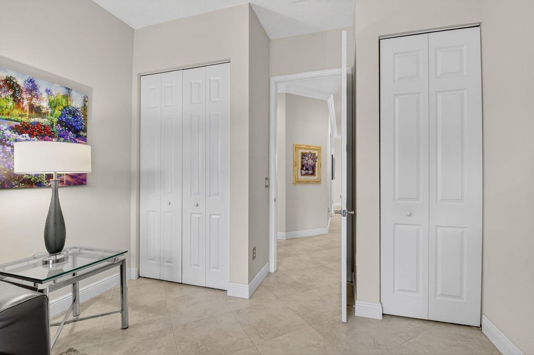 Под контрактом: $494,900 (2 спален, 2 ванн, 1406 Квадратных фут)