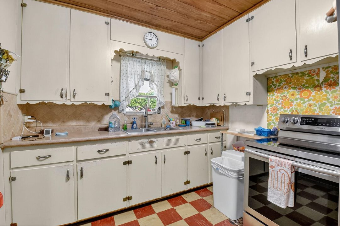 Activo con contrato: $399,000 (3 camas, 1 baños, 1053 Pies cuadrados)