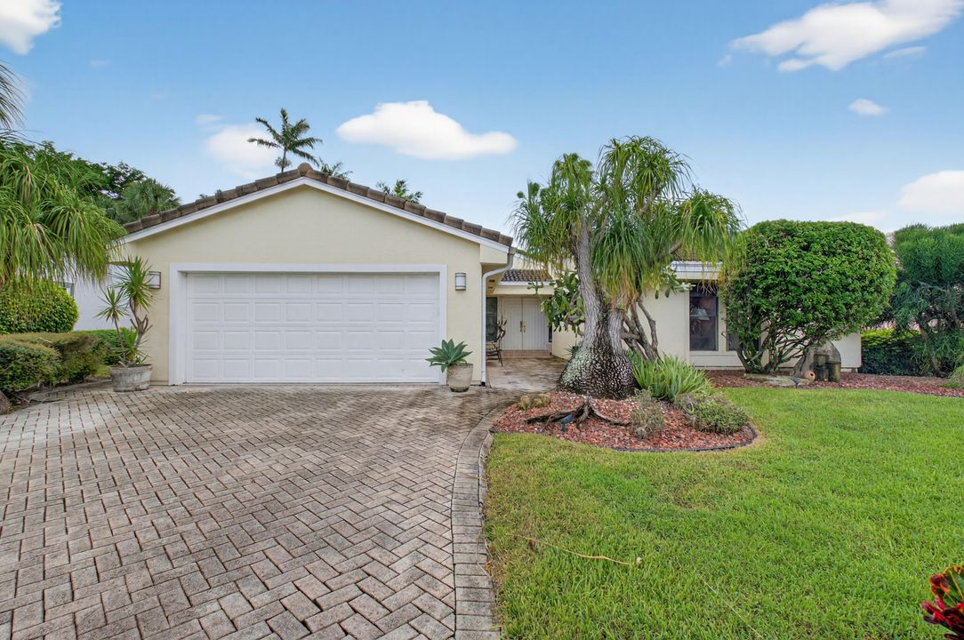 Activo con contrato: $1,250,000 (3 camas, 2 baños, 2408 Pies cuadrados)