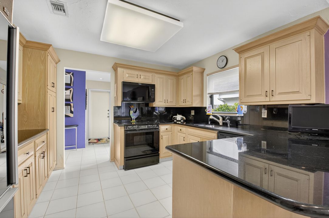 Activo con contrato: $1,250,000 (3 camas, 2 baños, 2408 Pies cuadrados)