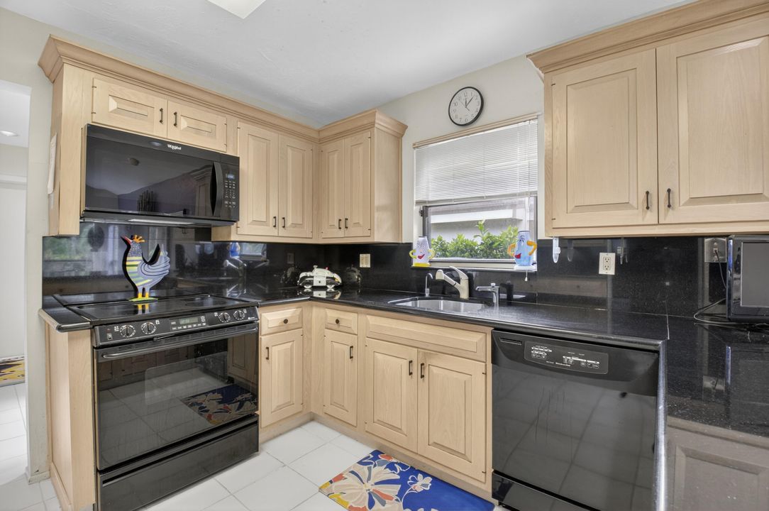 Activo con contrato: $1,250,000 (3 camas, 2 baños, 2408 Pies cuadrados)