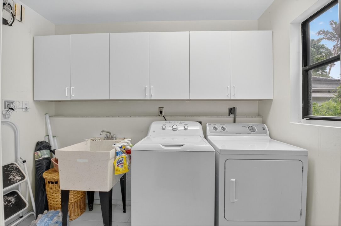 Activo con contrato: $1,250,000 (3 camas, 2 baños, 2408 Pies cuadrados)