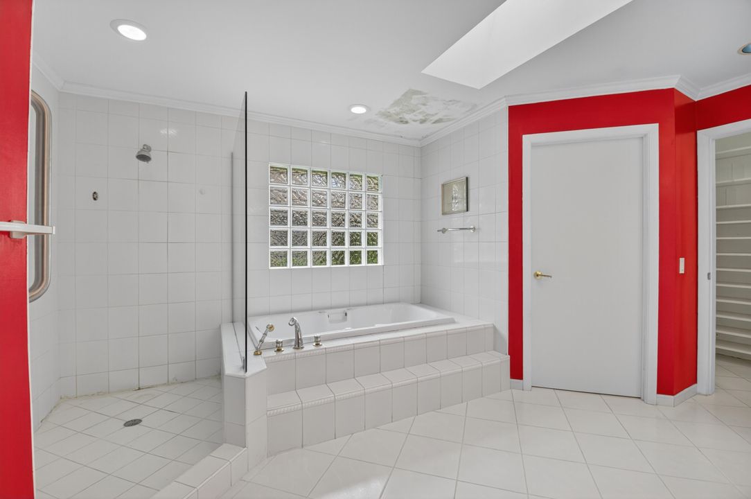 Activo con contrato: $1,250,000 (3 camas, 2 baños, 2408 Pies cuadrados)